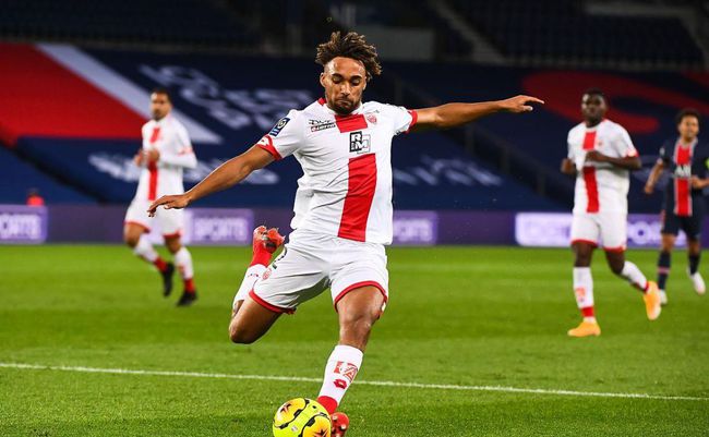 里尔闪耀登顶,实力不容小觑的简单介绍 里尔闪耀登顶,实力不容小觑的简单介绍