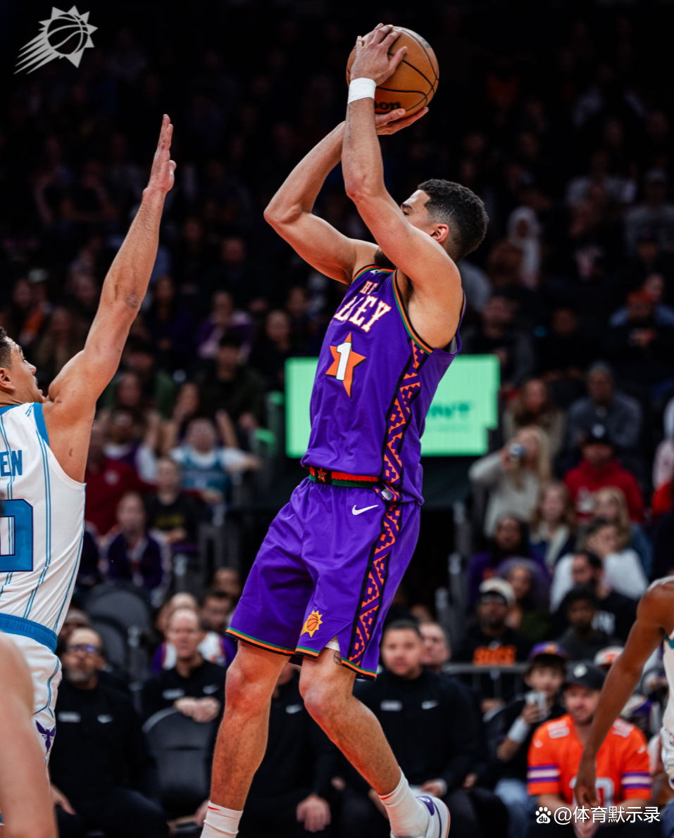 菲尼克斯太阳队夺得东部冠军,登顶巅峰 菲尼克斯太阳队夺得东部冠军,登顶巅峰