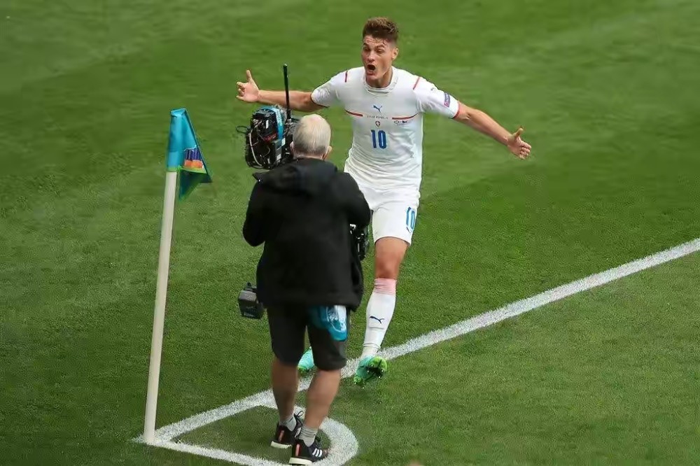 捷克遭遇克罗地亚逼平，小组形势严峻的简单介绍