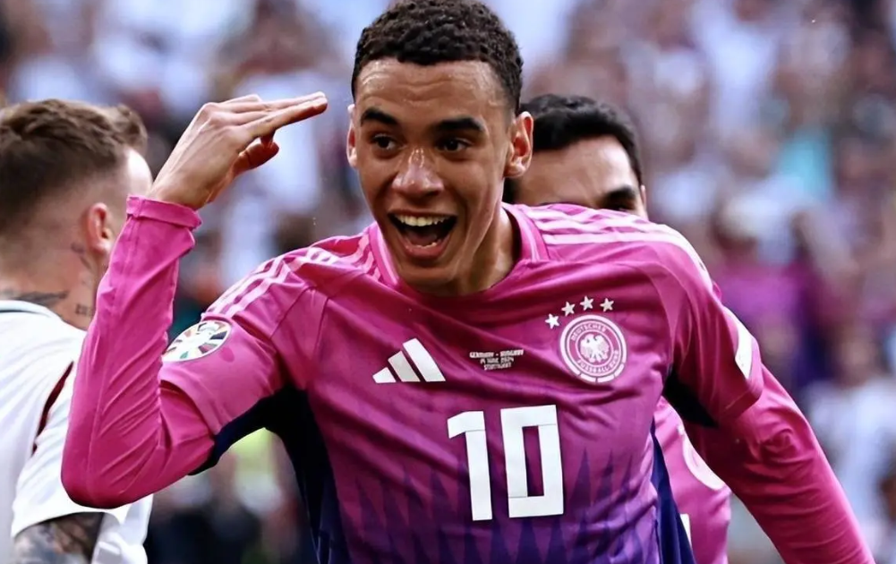 世俱杯官网-荷兰队凭借门将出色表现,逆转战胜德国队