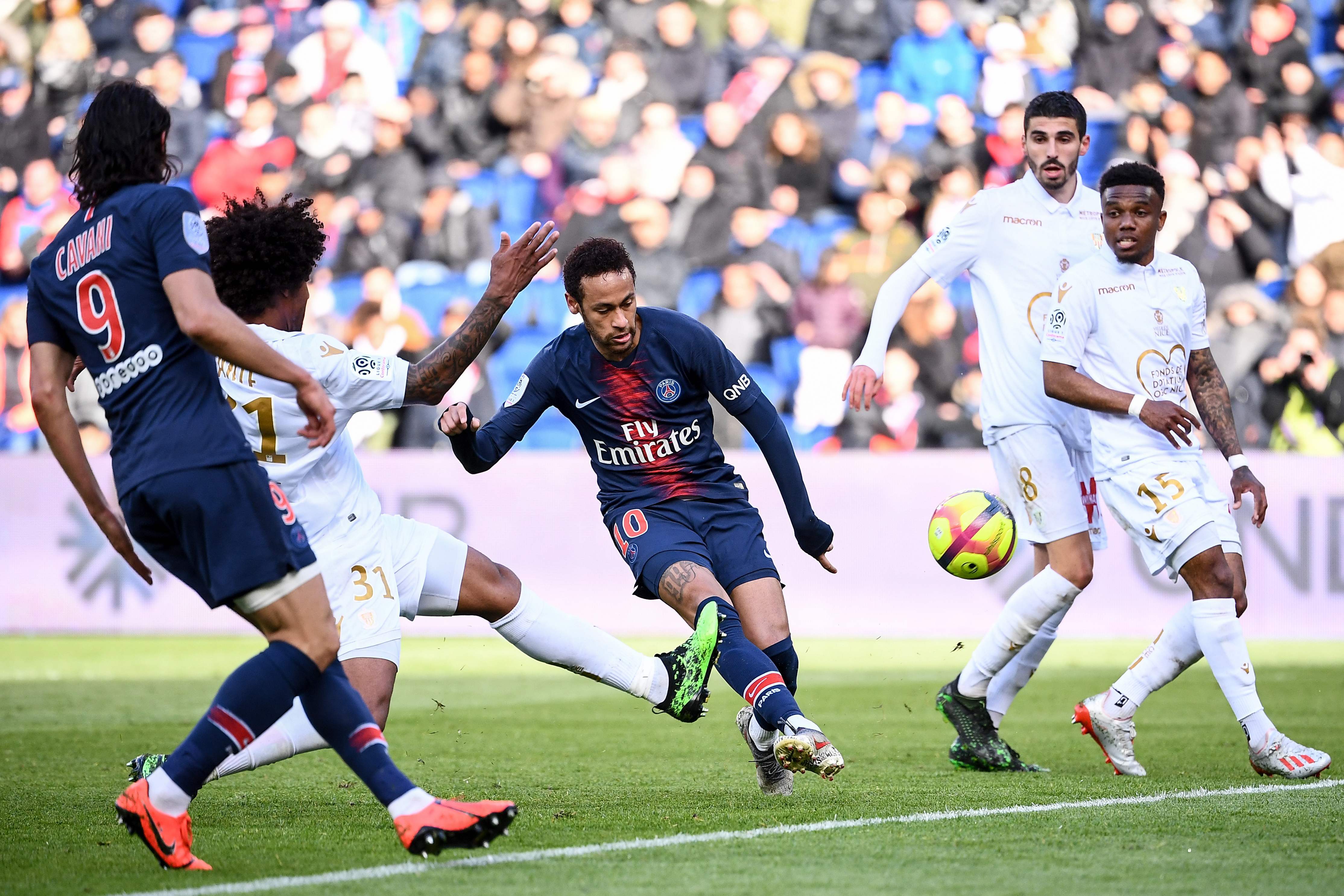 关于巴黎圣日耳曼连胜势不可挡,登顶榜首!的信息 关于巴黎圣日耳曼连胜势不可挡,登顶榜首!的信息