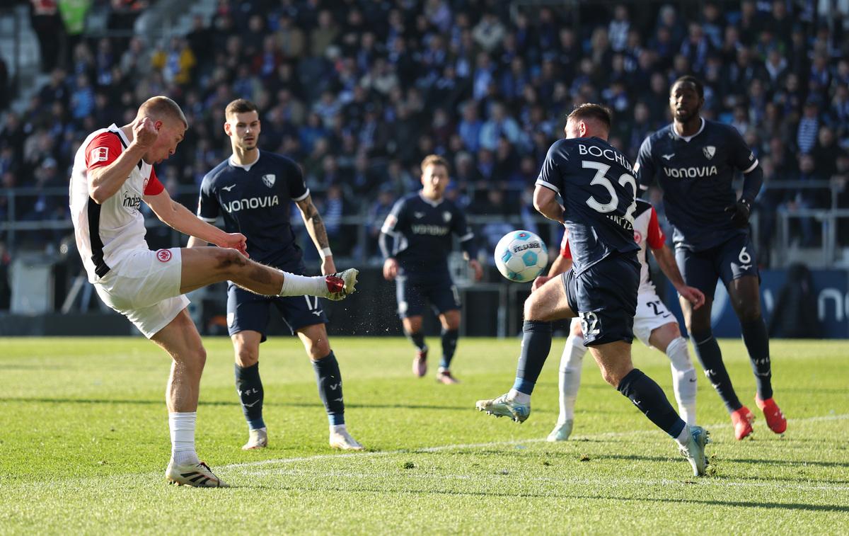 波鸿客场失利,保级形势严峻 波鸿客场失利,保级形势严峻