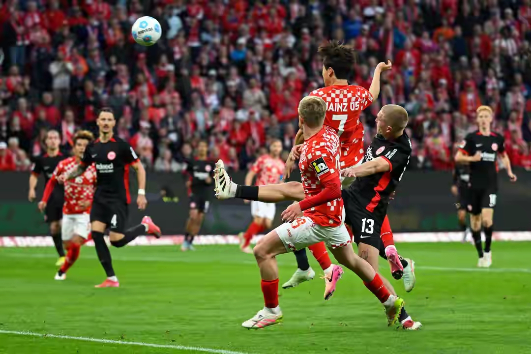 世俱杯决赛-美因茨客场对阵法兰克福，实力对比悬殊