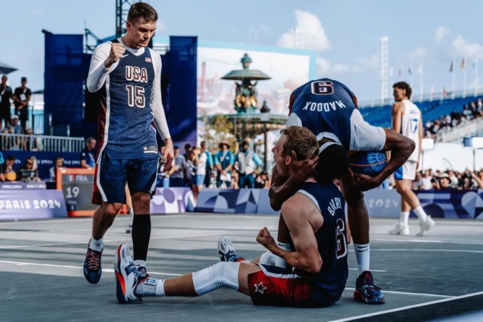 世俱杯官网-巴黎险胜小组领跑形势混乱对手顽强