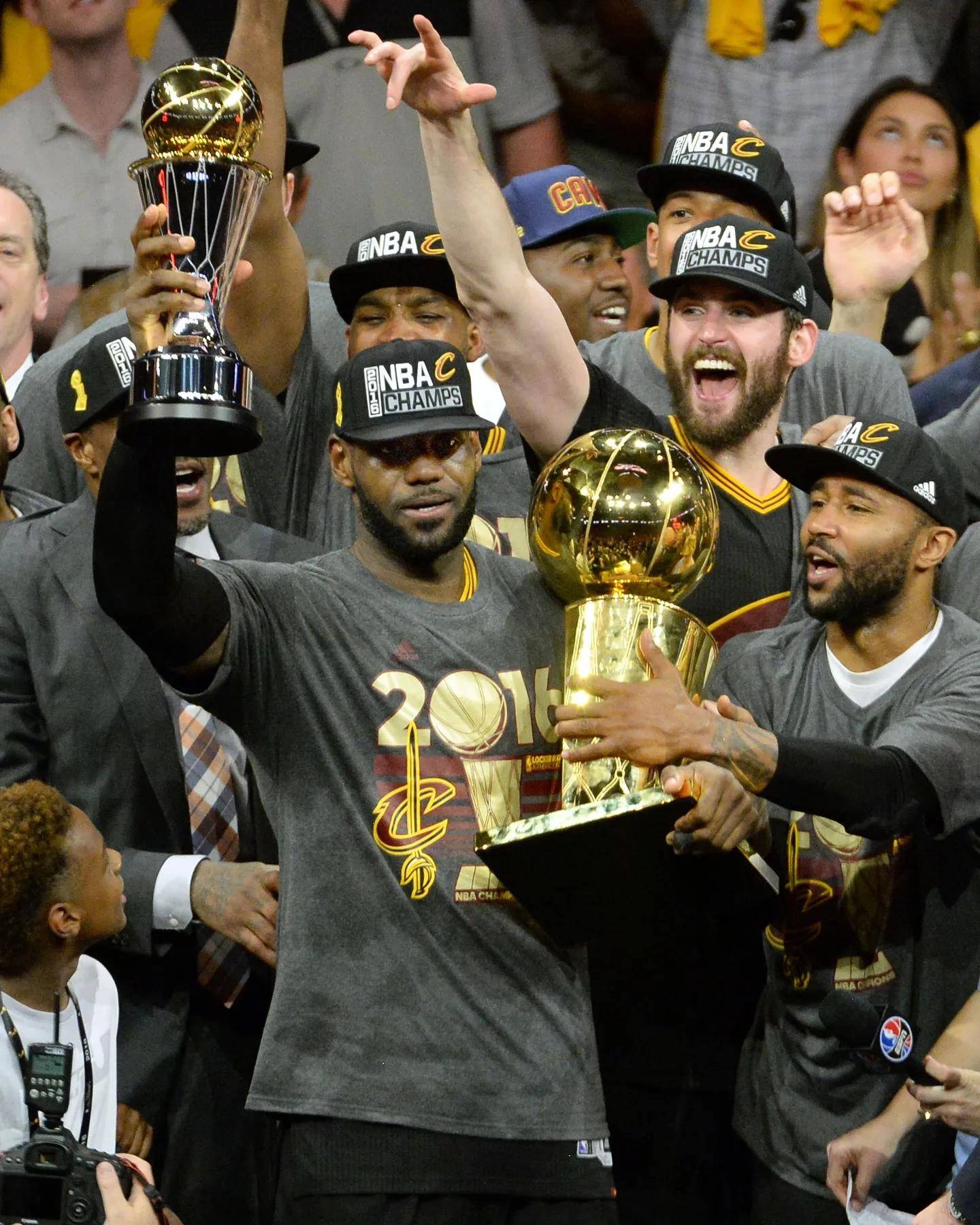 包含NBA明星赛即将拉开帷幕，球迷热情高涨的词条