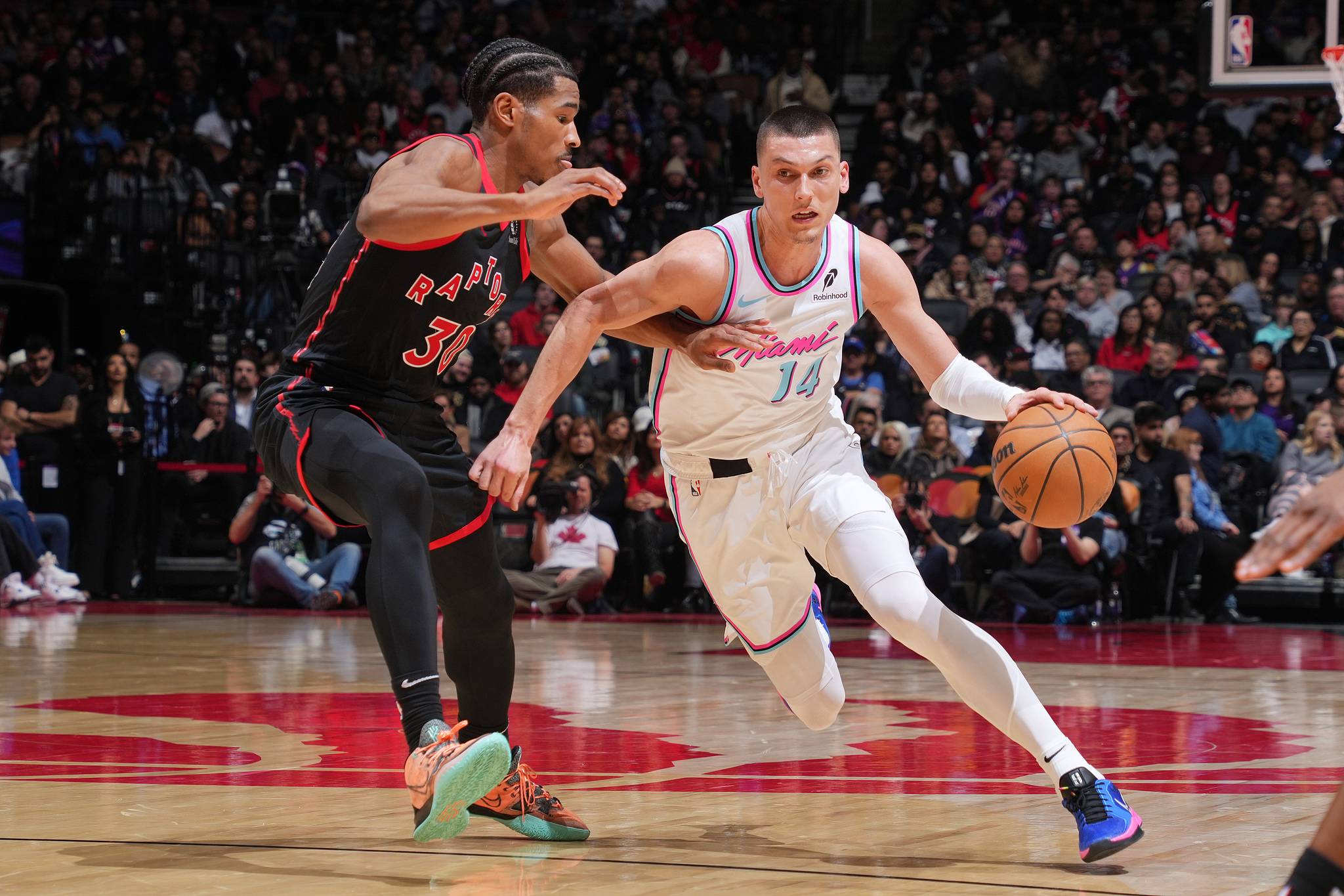 世俱杯直播-包含猛龙轻取热火,西亚卡姆状态持续火热的词条