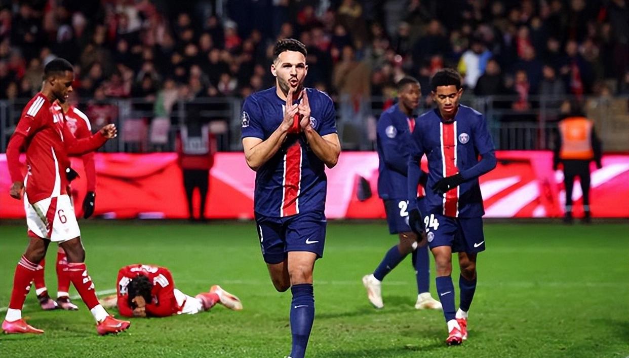 世俱杯冠军-摩纳哥俱乐部将迎战里昂,争取胜利