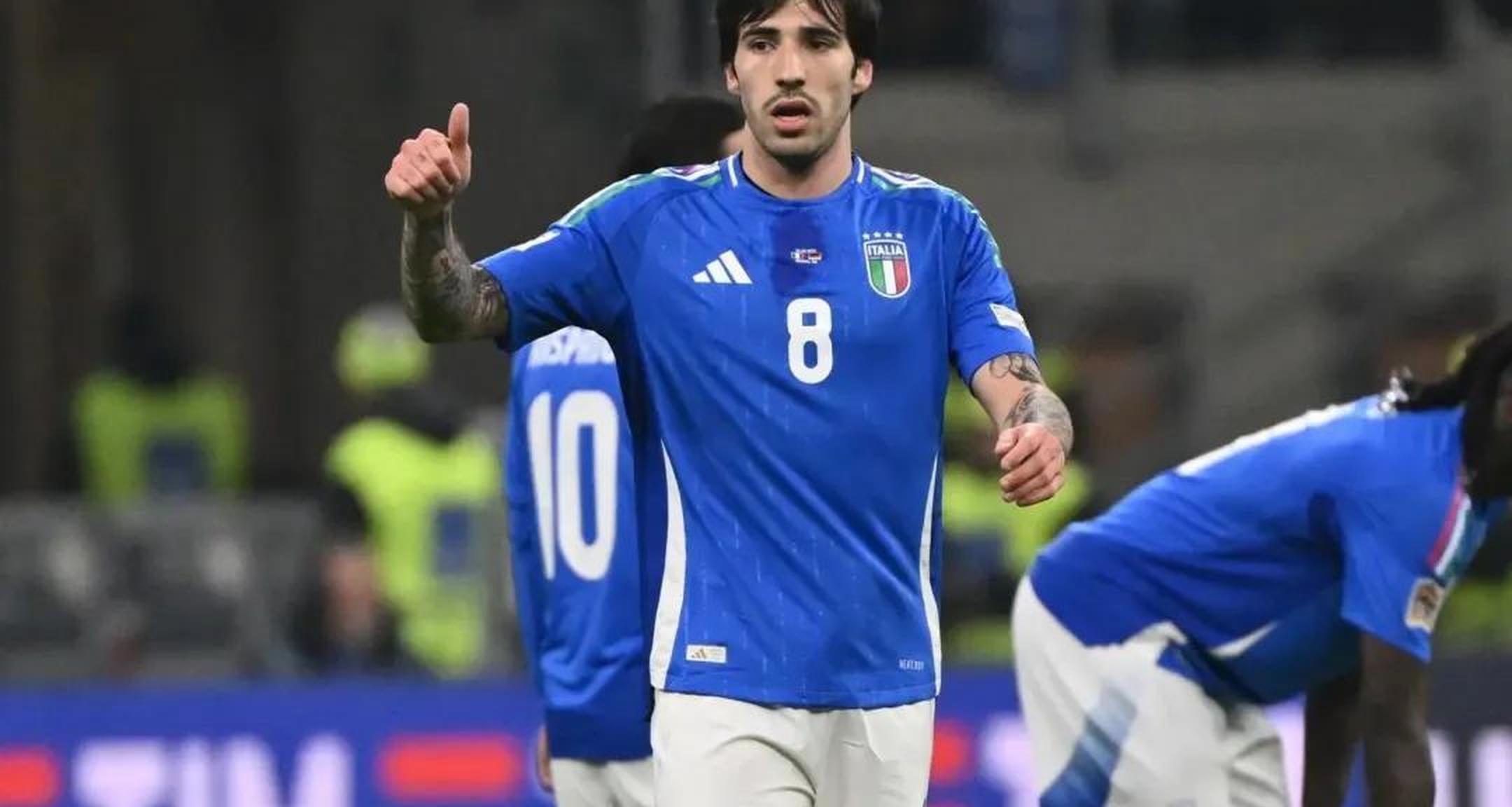 尤文图斯新援亮相,引发球迷热议的简单介绍 尤文图斯新援亮相,引发球迷热议的简单介绍