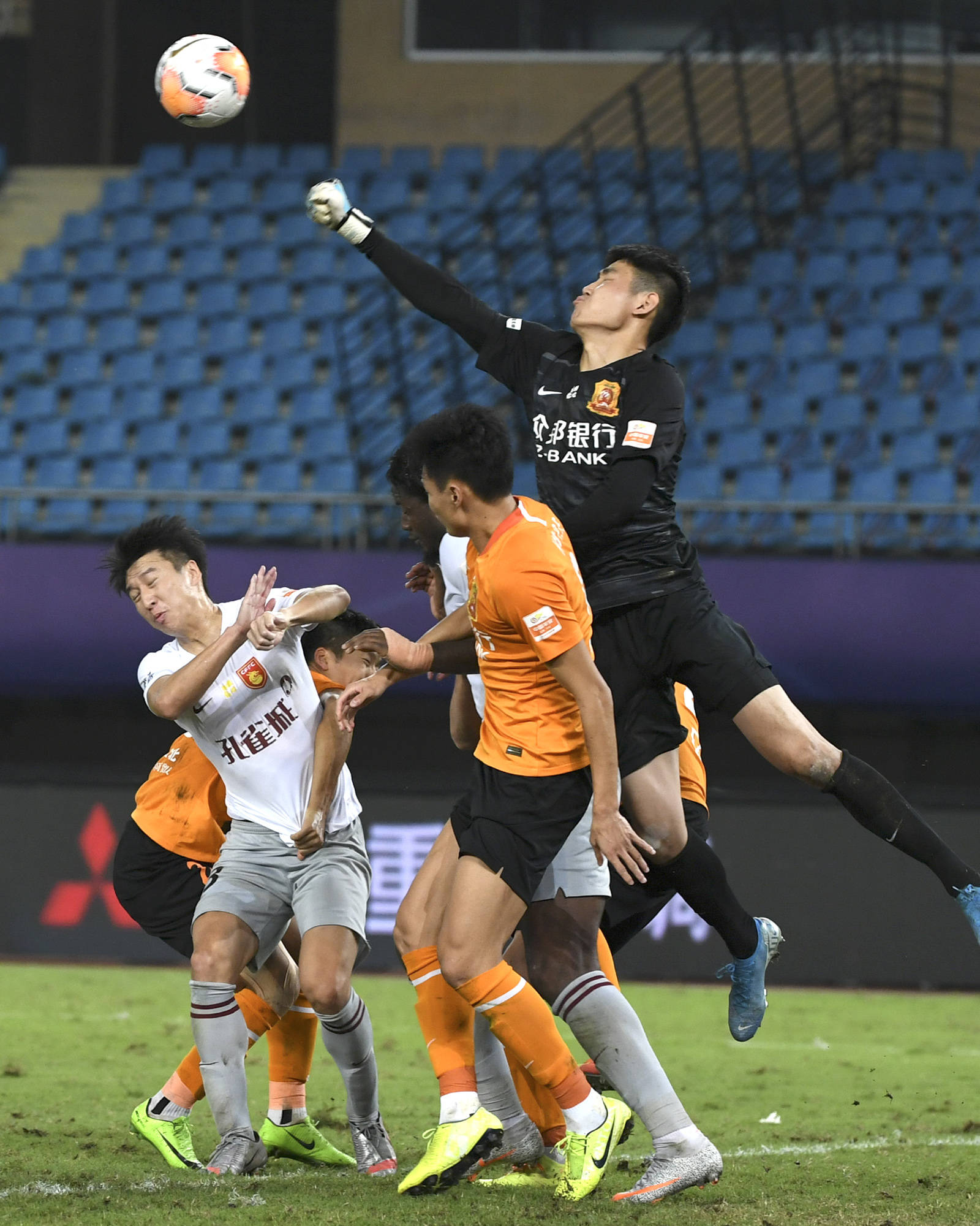 世俱杯官网-关于河北华夏幸福战胜对手,喜迎三分的信息