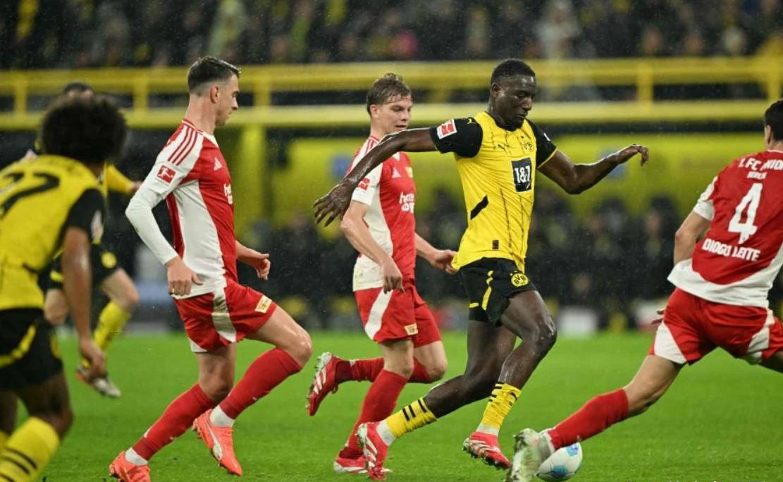 多特蒙德备战拜仁慕尼黑,迎接新一轮挑战 多特蒙德备战拜仁慕尼黑,迎接新一轮挑战