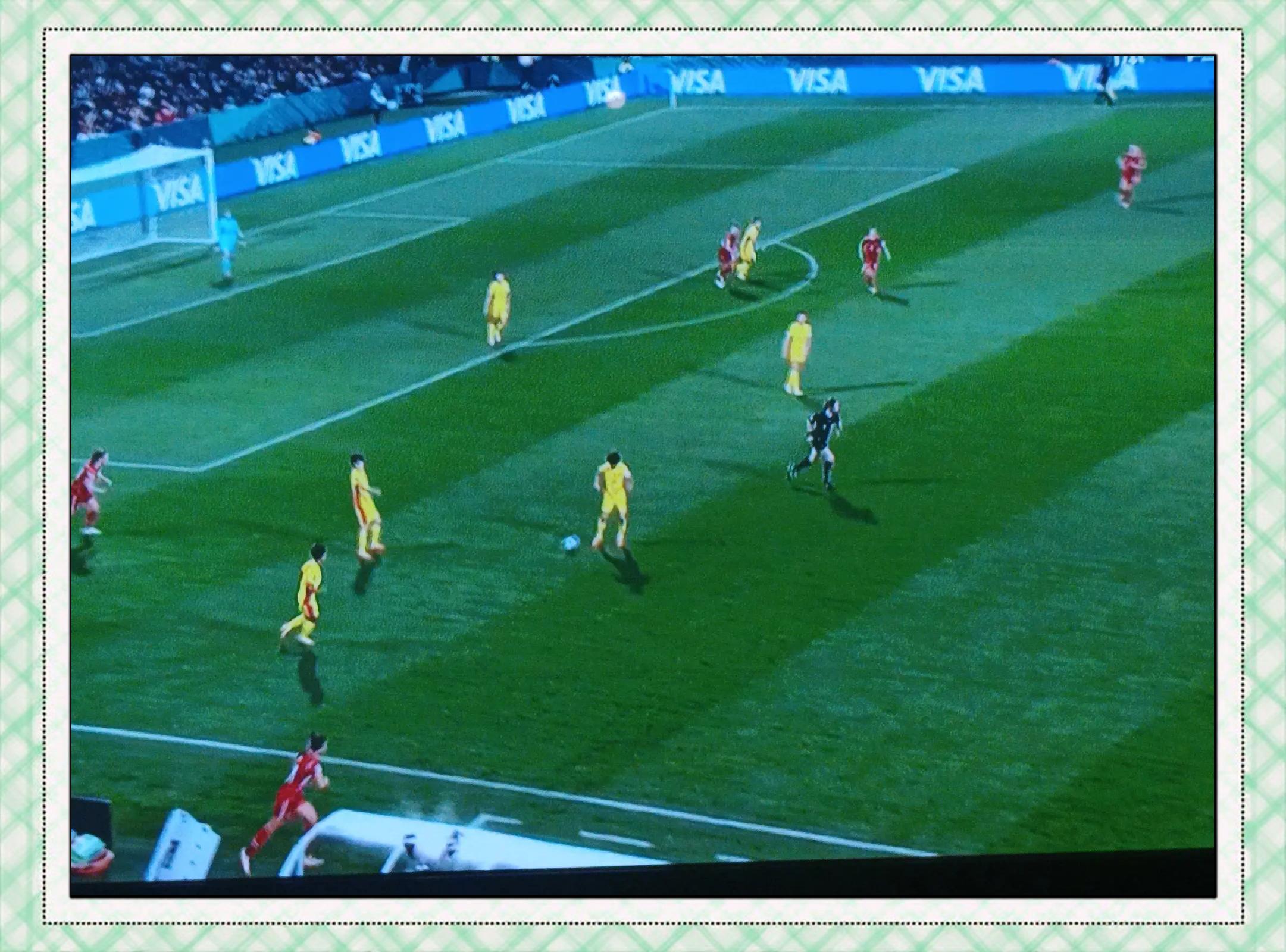 丹麦女足队员勇拼智逆转胜利，晋级决赛