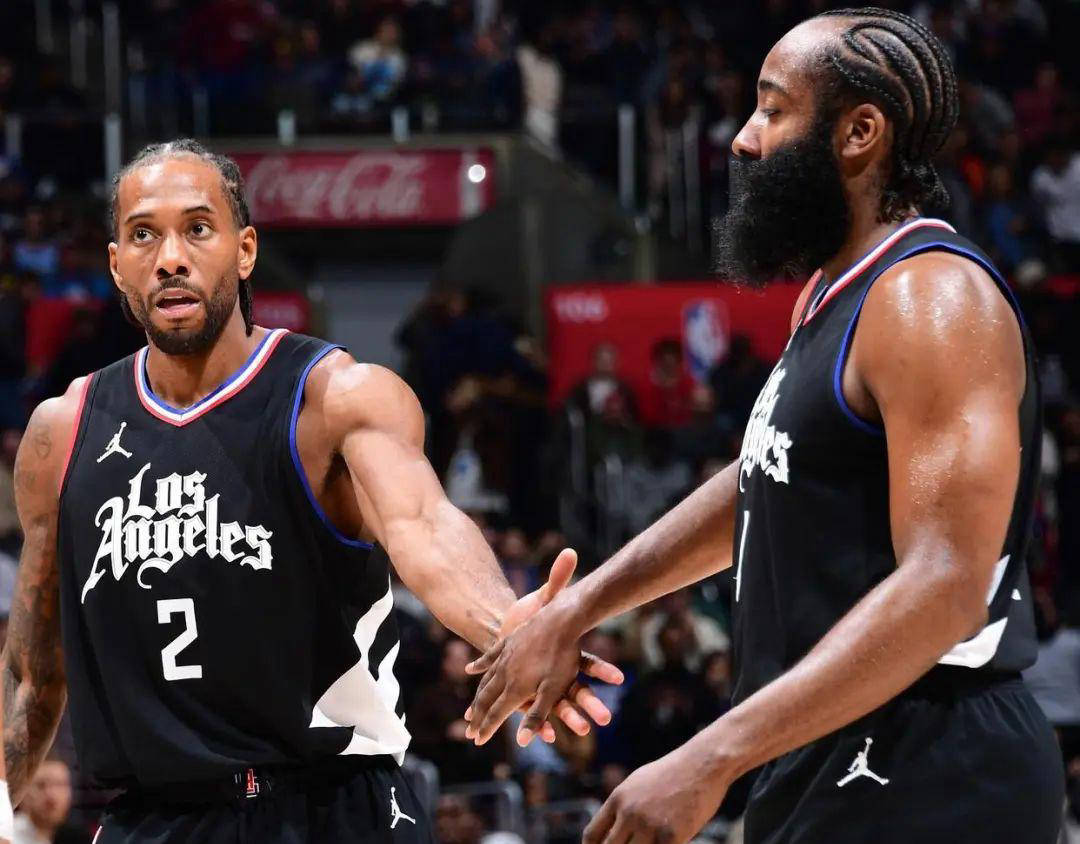 世俱杯官网-快船队团队默契提升,集体配合出色