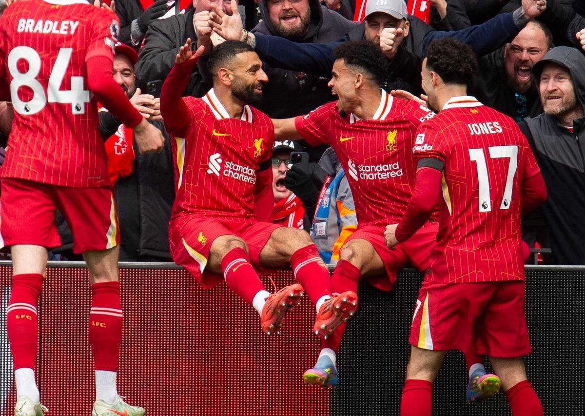 关于利物浦主场逼平曼联,继续领跑积分榜的信息 关于利物浦主场逼平曼联,继续领跑积分榜的信息