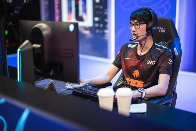 DRX轻取EG,Bin团战一打五强强对话入围赛,成为赛场最大亮点 DRX轻取EG,Bin团战一打五强强对话入围赛,成为赛场最大亮点