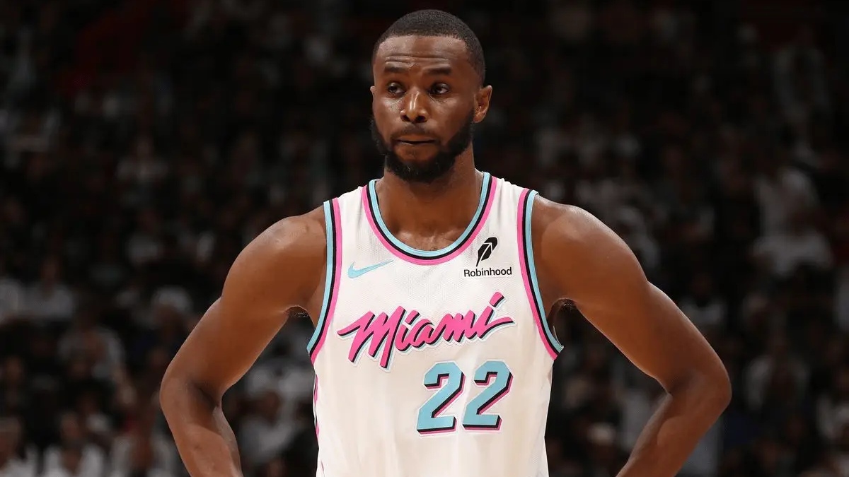 热火队遭遇两连败,主帅开始调整阵容 热火队遭遇两连败,主帅开始调整阵容