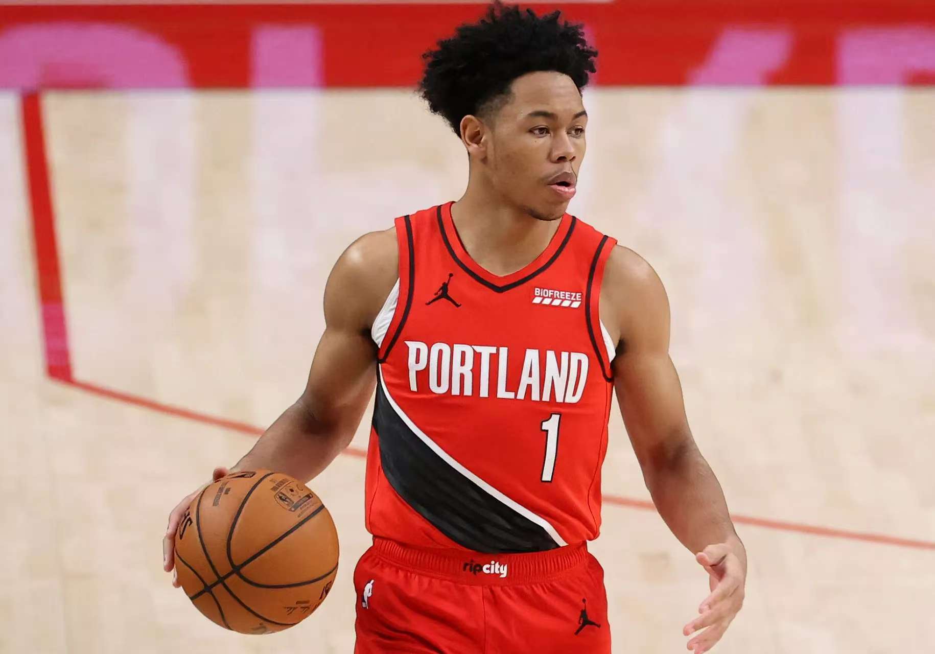 开拓者队主场告负,战绩受挫 开拓者队主场告负,战绩受挫