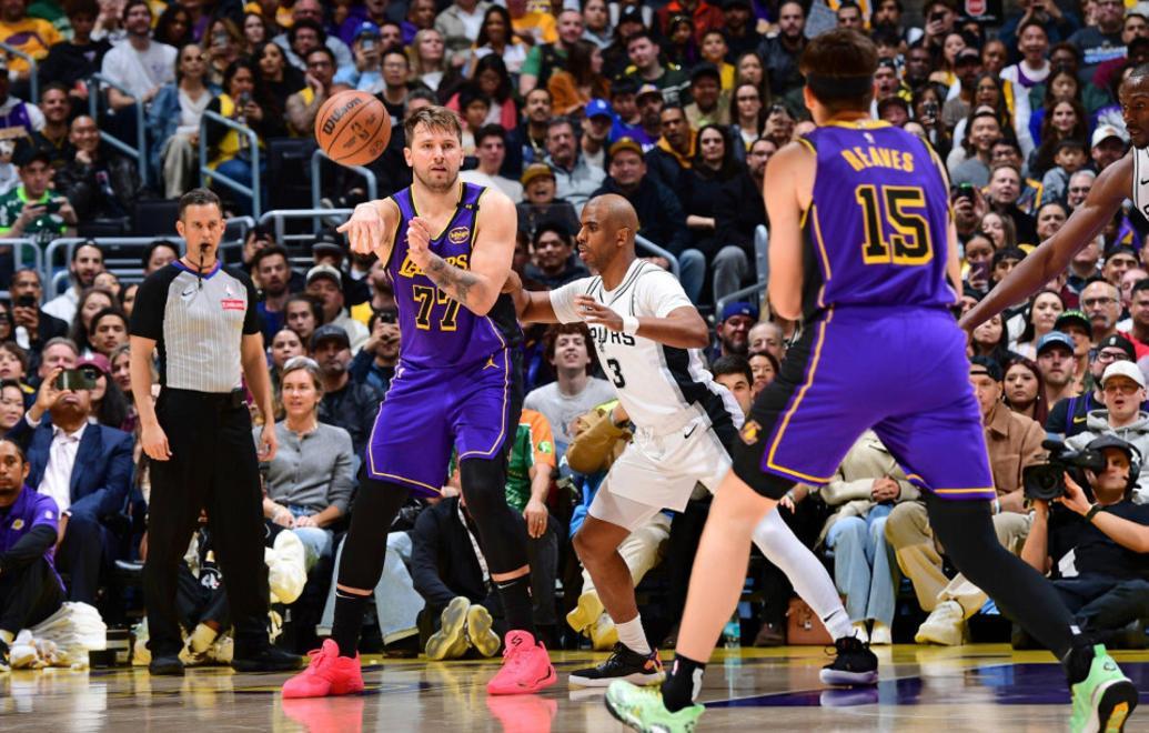 世俱杯2025-包含湖人大胜马刺连胜场次达6场的词条