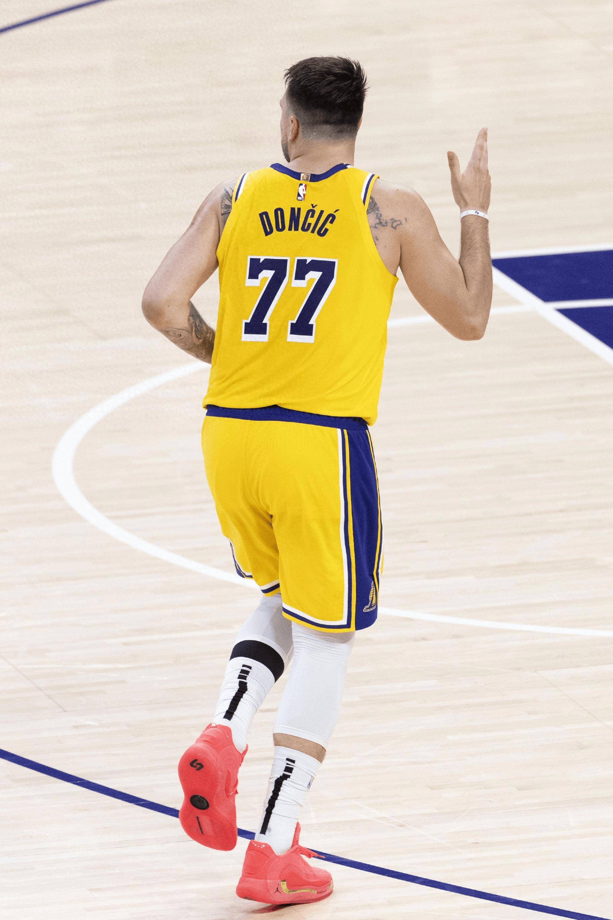 关于国王完胜福建队，东契奇扛起全队的信息