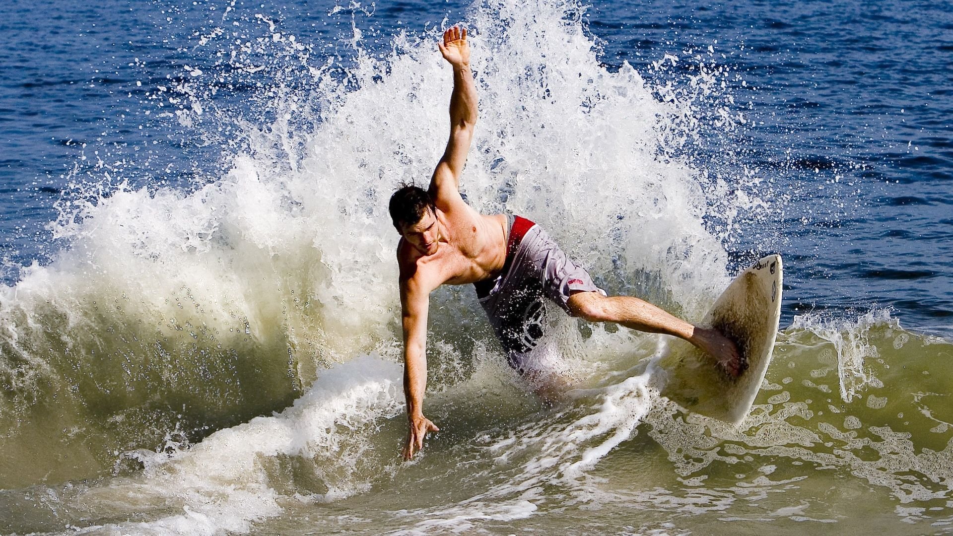 世俱杯冠军-蓝与白的和弦，当拜仁精神唤醒基耶萨，决胜时刻带走日本