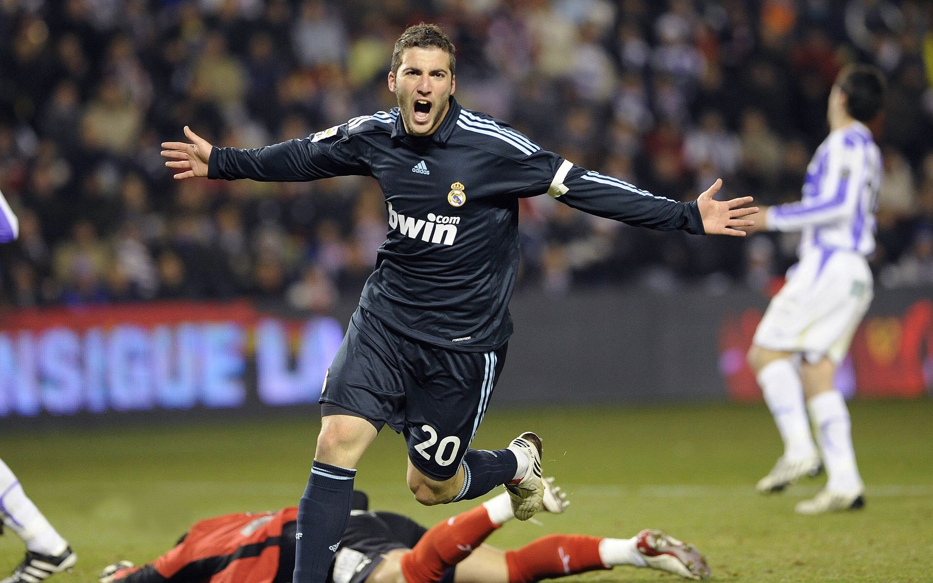 鏖战胶东夜，一剑定乾坤—武切维奇惊艳绝杀助青岛力克江苏