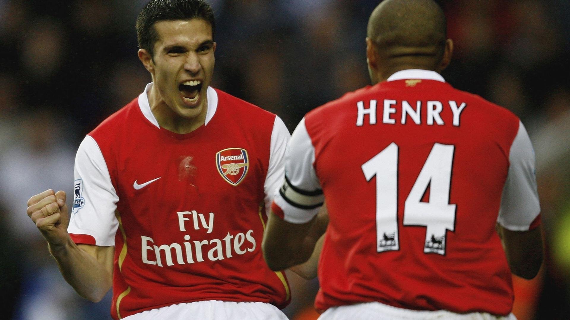 绿茵场与方寸台，横扫与惊艳背后的体育哲学