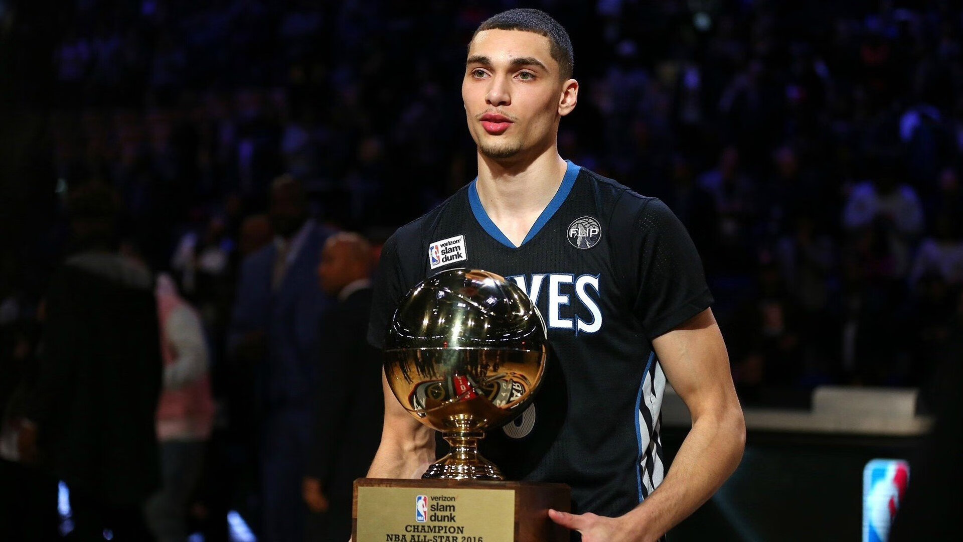 赛道烽烟，红牛逆袭如潮涌，诺里斯一骑燃爆赛场